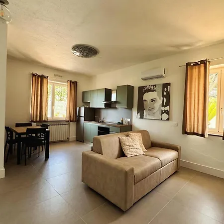 Gloria House * Ίσκια