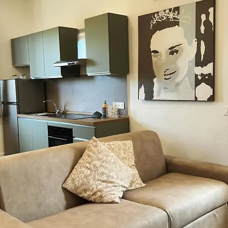 Gloria House Διαμέρισμα *